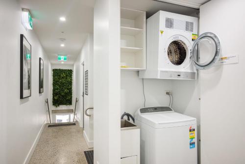 Ideal 1BR Unit in the Hot Spot of Surry Hills - image 6