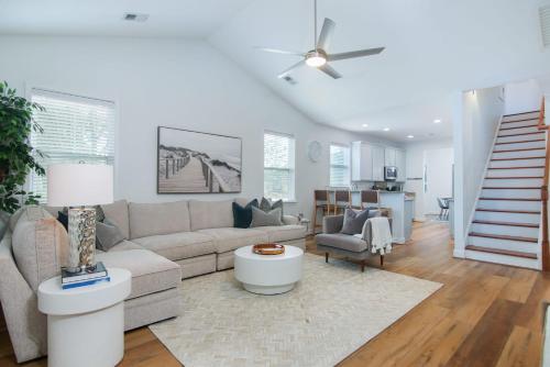 The Jade Park Circle Mins to Dwtn and Beaches