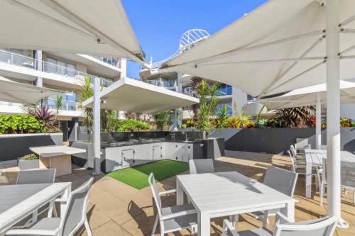 Cote D Azur in the heart on Nelson Bay with a swimming pool