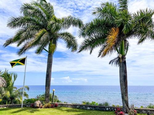 Beach, Oceanside Villa @ Ocho Rios, Jamaica Getaway in Boscobel