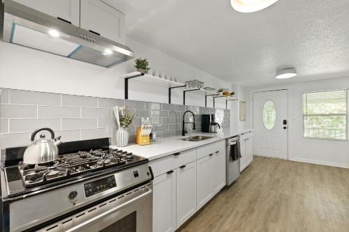 The Garden Cottage - Pet Friendly & 5 Mins to Town in Other