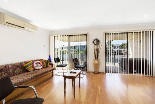 Townhouse in the heart of Port Stephens in Salamander Bay