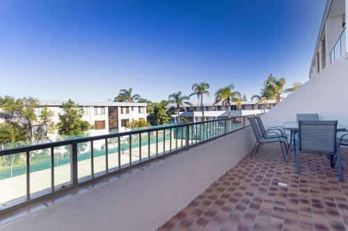 Apartment with Pool View  image 6