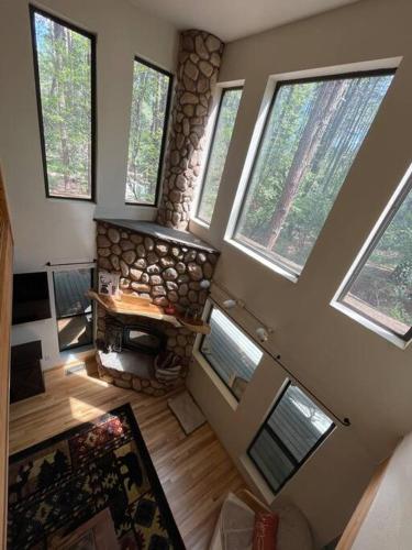 Roomy 2-Bedroom Cabin with Patio and Loft
