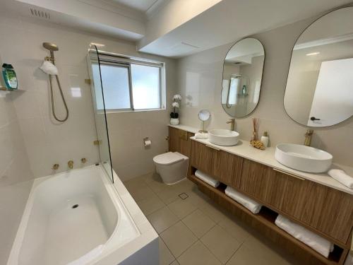 Luxury Escape Sundeck Shoal Bay - image 3