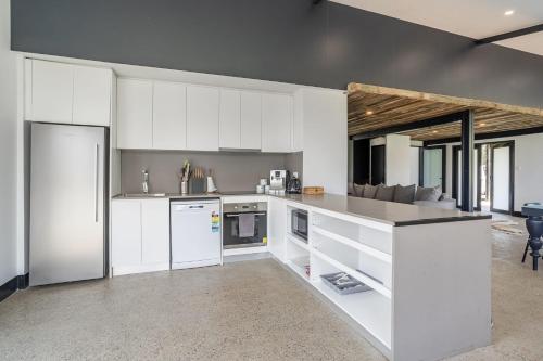 Charming & Spacious 4BR Retreat - main image