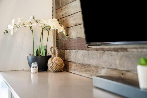 Charming & Spacious 4BR Retreat - image 3