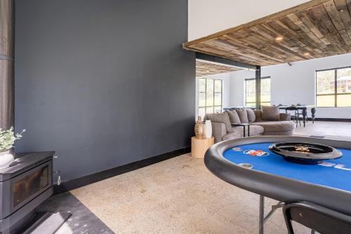 Charming & Spacious 4BR Retreat - image 6