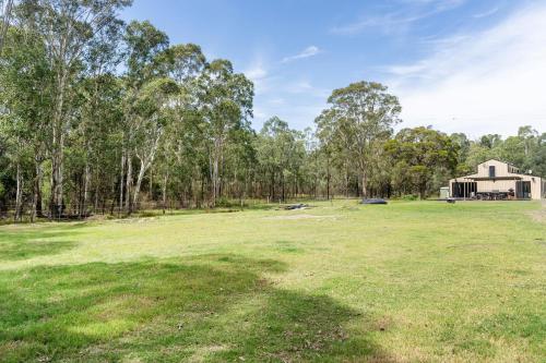 Charming & Spacious 4BR Retreat - image 2