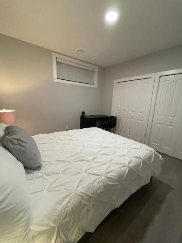 Private Cozy Secondary Suite, 2 Bedrooms, Separate Entrance