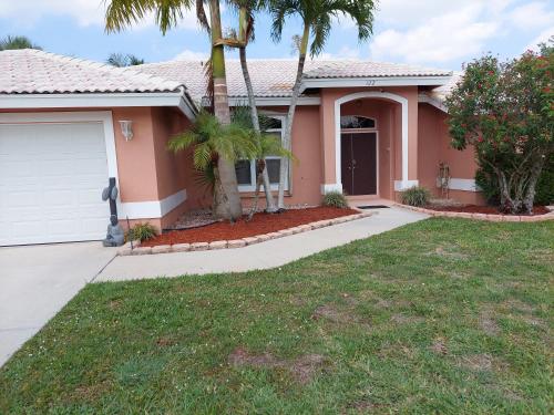 Cozy Home away from Home in Royal Palm Beach, USA