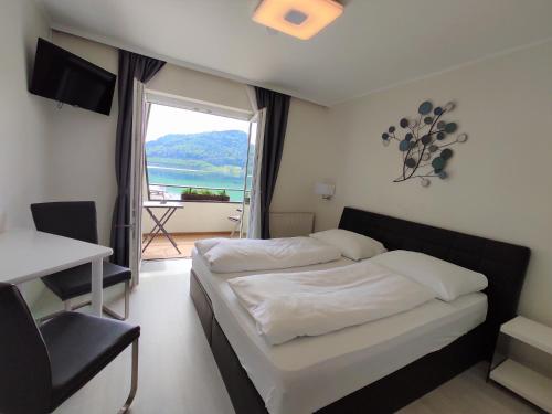 Double Room with Balcony and Lake View
