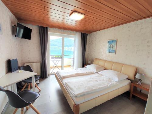 Standard Double Room with Balcony and Lake View