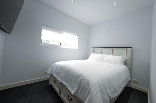 Eggie's Nest - Luxury 1 Bedroom Inner City Apartment