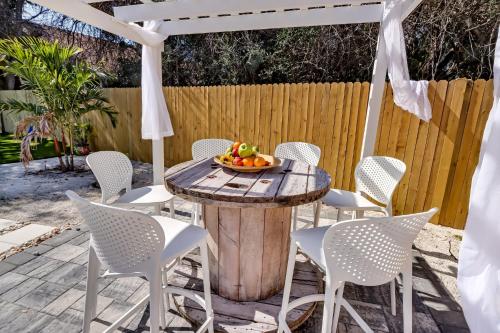 Lux Beach Cabana - Close to Beach & Restaurants in St. Augustine, USA