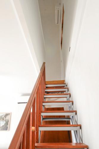 Triangle House image 4