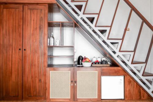 Triangle House image 3