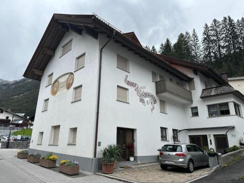  Charming Apartment in Flirsch with Wellness, Unterkunft in Flirsch