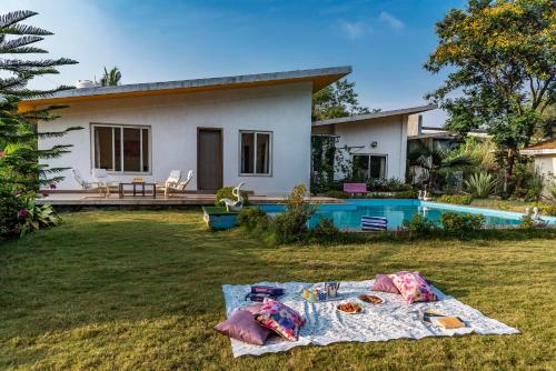 SaffronStays Roselle, Malavli - pet-friendly pool villa with modern interiors