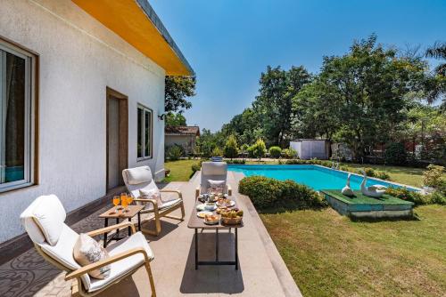 SaffronStays Roselle, Malavli - pet-friendly pool villa with modern interiors