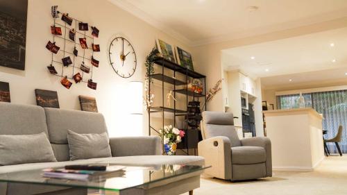 Modern 3BD Townhouse in Marsfield - image 14