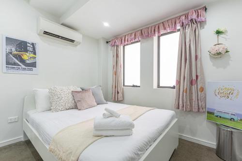 2 BD Apt with Large Courtyard near The Star Casino - image 9