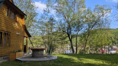 Kert, Sheshory Chalet in Sheshory