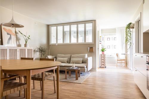 Scandinavian apartment with 2 bedrooms and terrasse - close to Storo Storsenter and all public transport - Apartment - Oslo