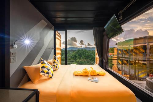 Hivetel near Phuket Zoo