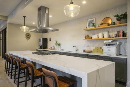 Facilities, Elmhurst 1br w lounge pool gym nr Metra CHI-864 in Elmhurst