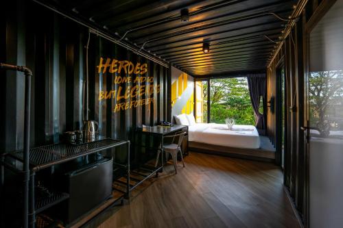 room detail thumbnail 2