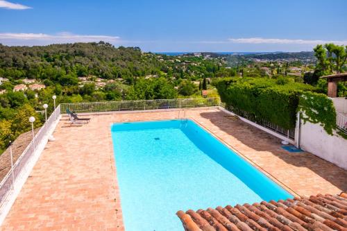 Bas de villa, piscine, 3 étoiles