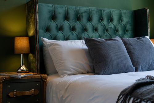 Luxurious GRAND 6 BR Home in BATH - Perfect for Groups & Sleeps 12!, Bath (zdjęcie 5)