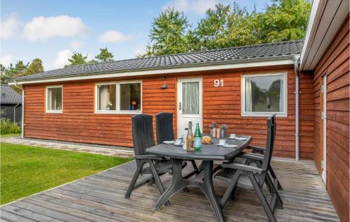  2 Bedroom Nice Home In Fårvang in Fårvang