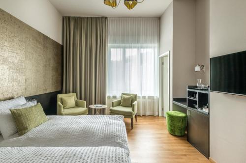1 queen bed