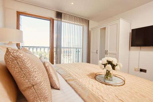 King Deluxe City Apt Large Space& Free Parking! NO Balcony, Лидс (фото 10)