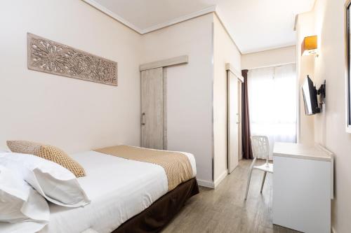 Sweet Hotel Continental - image 2