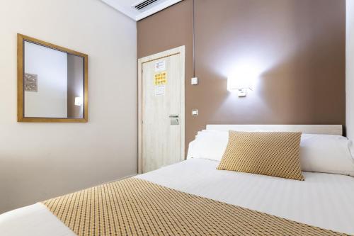 Sweet Hotel Continental - image 11