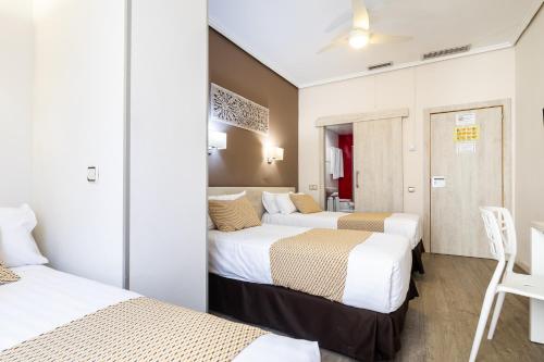 Sweet Hotel Continental - image 9