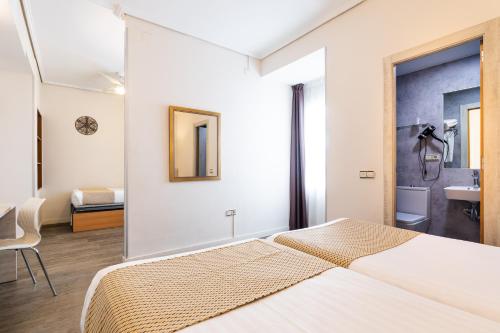 Sweet Hotel Continental - image 8