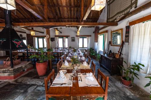 Étterem, Mountain Lodges of Nepal, Majgaon in Dhampus