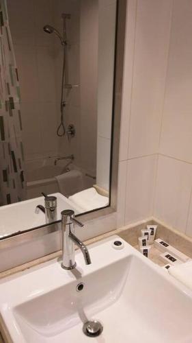 Studio for rent close to Burj Khalifa &Dubai mall., Dubai (foto 2)