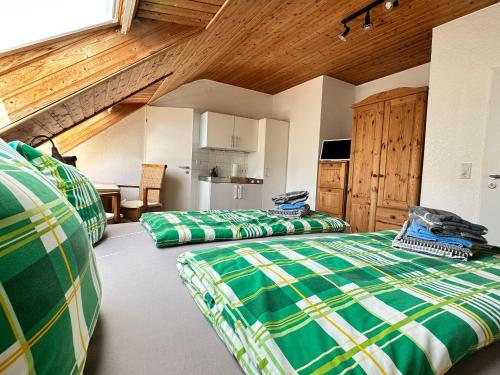 1 queen bed