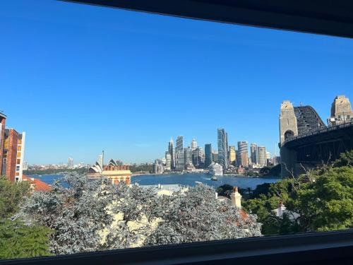 Panorama Firework View - Classic 4-Level Terrace Style Living in Kirribilli !