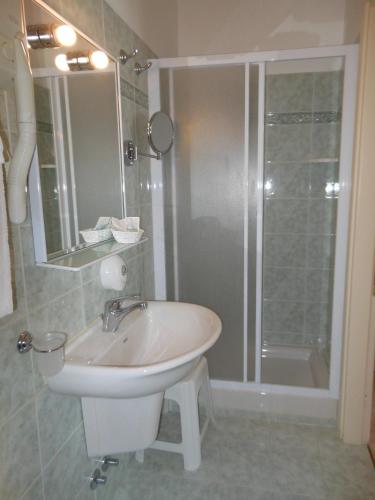 Double or twin room, small, lake view