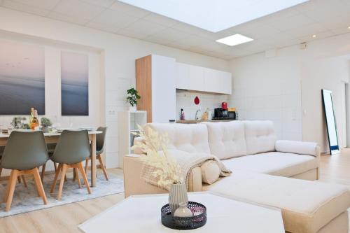 Luxx Home Aulendorf! Erleben Sie Aulendorf in dieser modernen Unterkunft in Aulendorf, Deutschland
