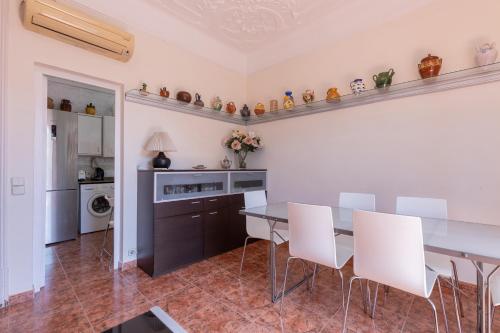 ApartEasy - Modernist flat in Eixample center 2
