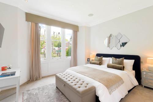 Beautiful Regents Park Apartment