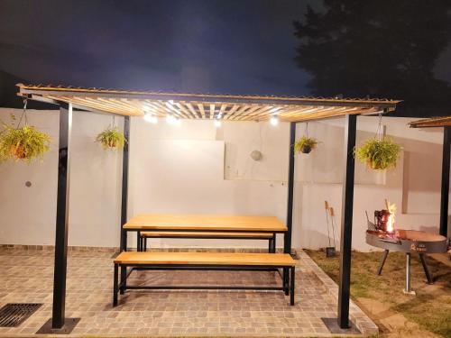 Casa Roque Funes, ubicado en Cerro de las Rosas Cordoba, Ofrece, Asador, Pileta, Cercanias, Estadio  near La Esencia