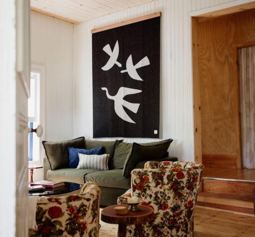 The Dance Hall Cottage on Charleston Lake in Lensdauna (ON)